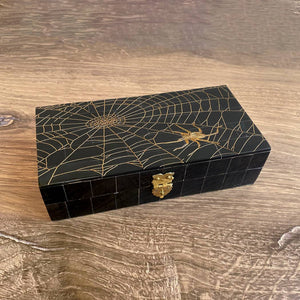 6-1/4" Spider in Web Engraved Horn Box
