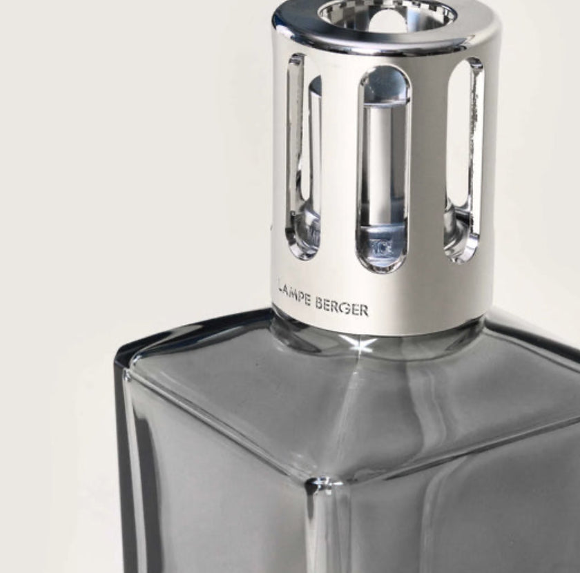 Santal &amp; Smoke - Grey Carrée Fragrance Lamp Gift Set with Full-sized Sandalwood Temptation