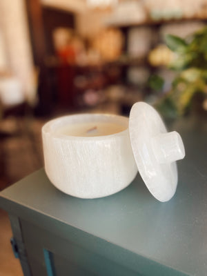 Signature Heirloom Candle with top